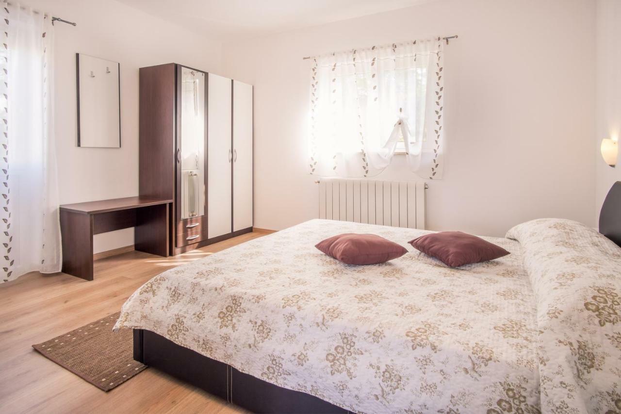 Apartmani Dujmovic Malinska Luaran gambar