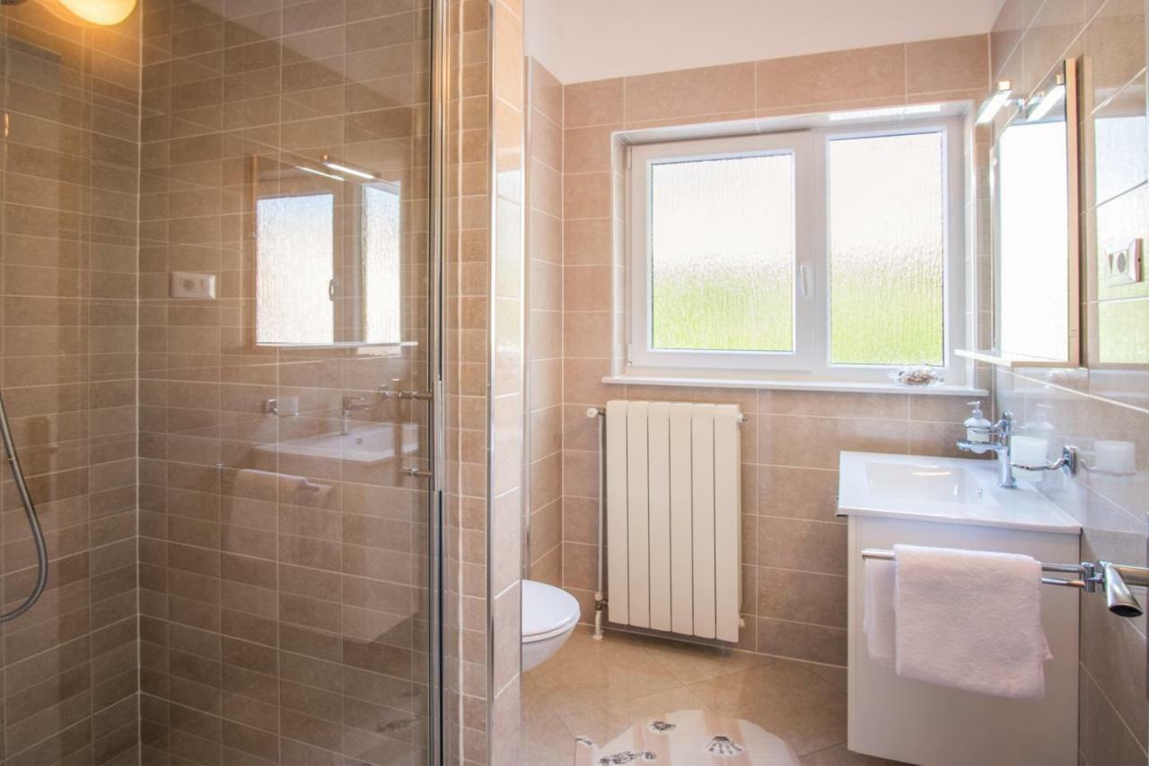 Apartmani Dujmovic Malinska Luaran gambar