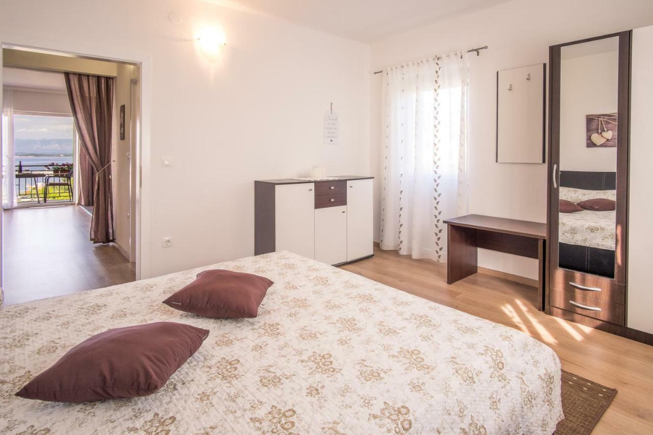Apartmani Dujmovic Malinska Luaran gambar