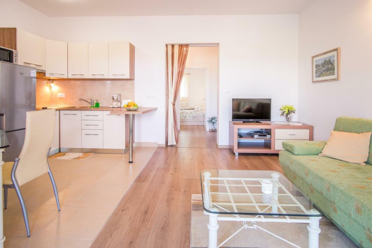 Apartmani Dujmovic Malinska Luaran gambar