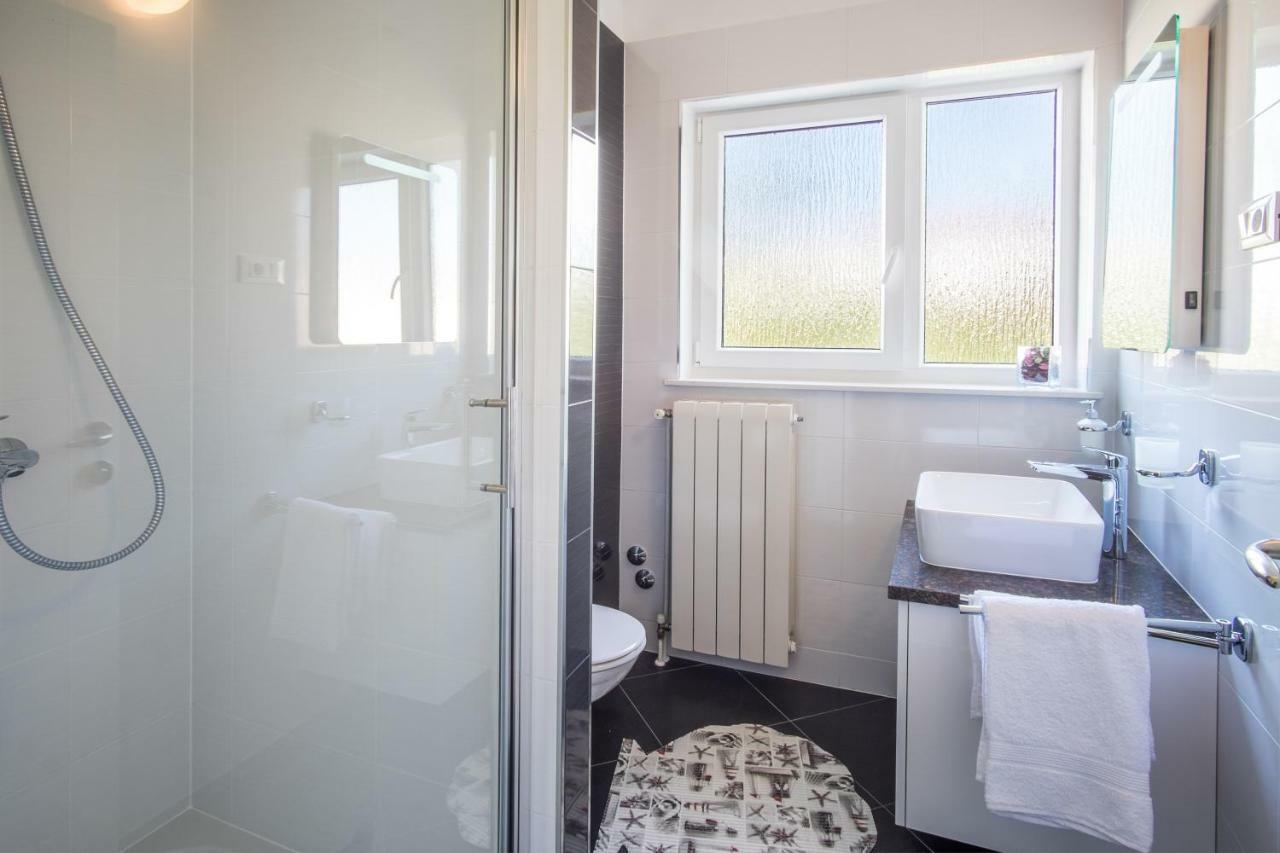 Apartmani Dujmovic Malinska Luaran gambar