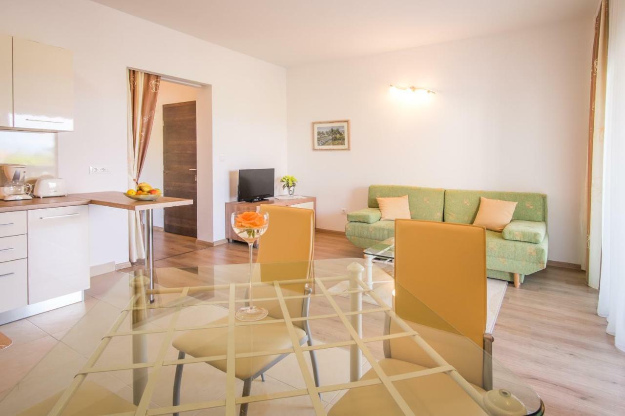 Apartmani Dujmovic Malinska Luaran gambar