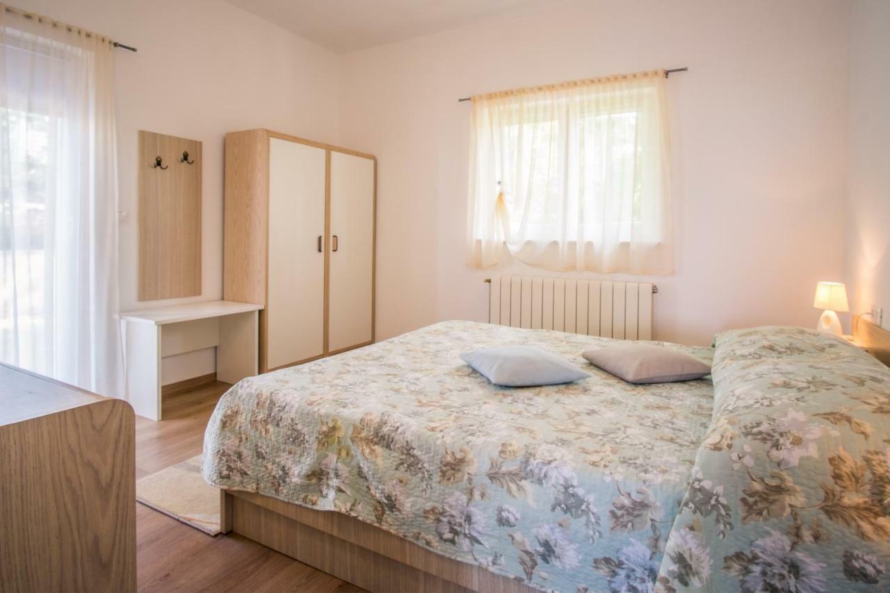 Apartmani Dujmovic Malinska Luaran gambar